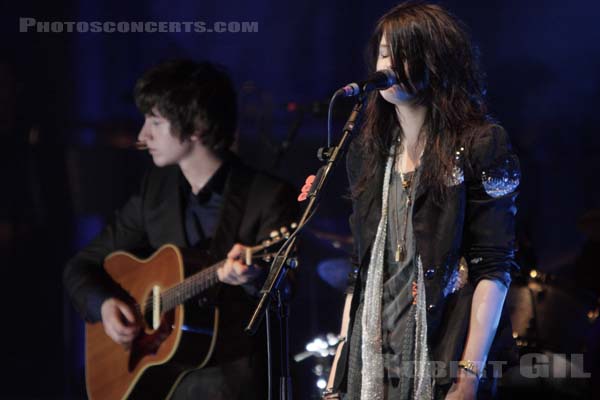 THE LAST SHADOW PUPPETS - 2008-08-26 - PARIS - Olympia - Alison Nicole Mosshart - Alex Turner